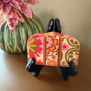 **SALE**Adorable Vera Bradley Floral Patterned Pouch w/ magnetic closure